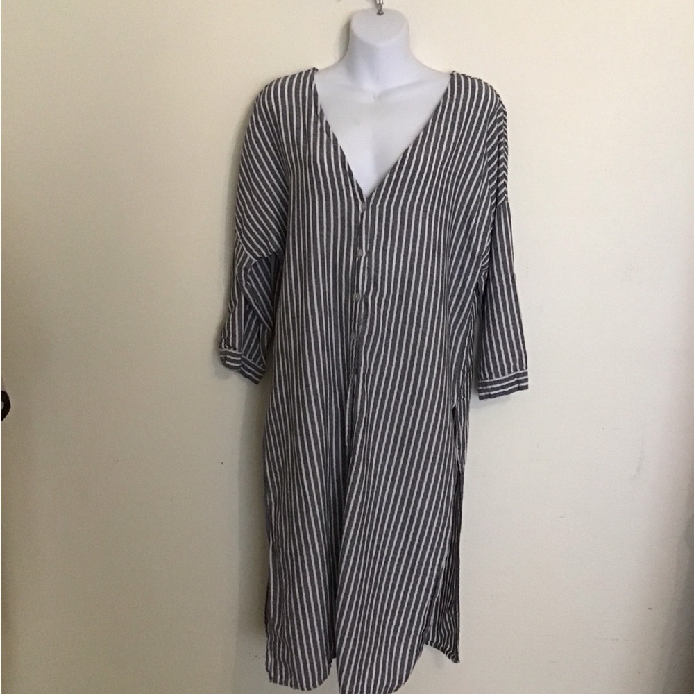 En Crème Striped V-Neck Button-Front Midi Dress in Black and White.